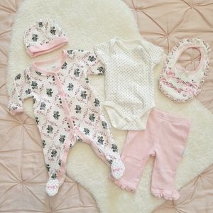 Vitamins Baby 5-Piece Damask Layette Set | 0-3M